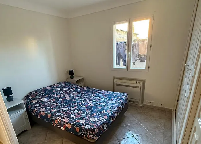 Apartment Bas De Avec Jardin - Centre Et A Pied Sainte-Maxime